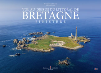 Vol au-dessus du littoral de Bretagne Finistère